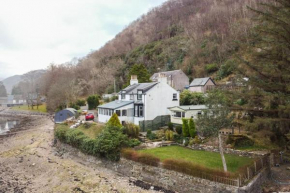 Rossmay House - 4 Bedroom Scottish Villa with waterfront / mountain views